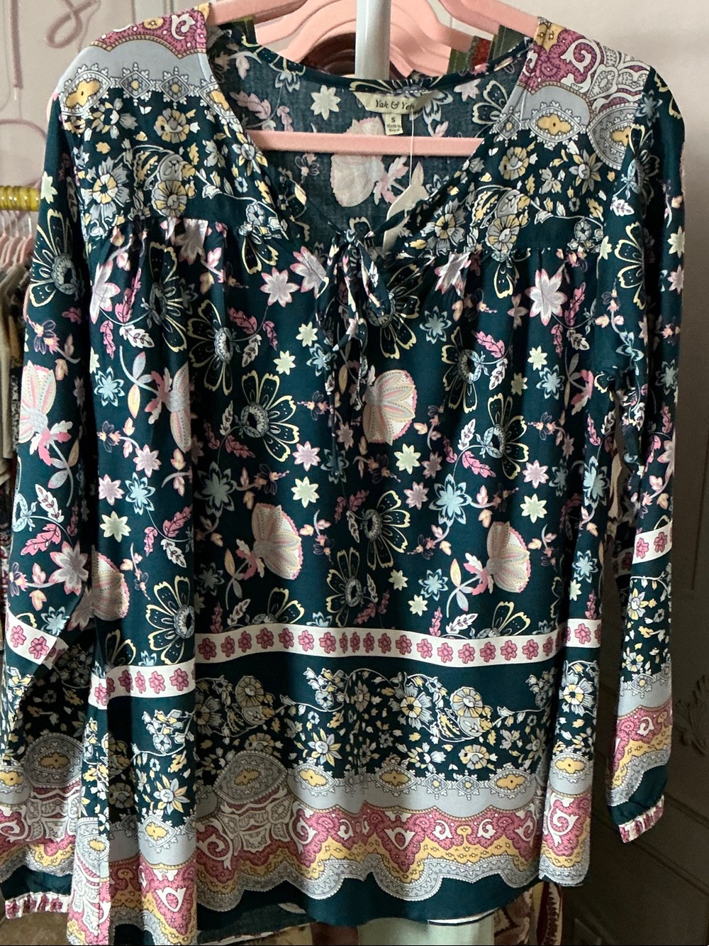 24424 T Yak & Yeti Floral Print Pattern Blouse Various Sizes